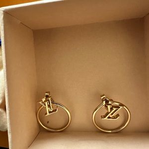 NWT AUTHENTIC 🇫🇷LOUIS VUITTON 🌒ECLIPSE EARRINGS-SOLD